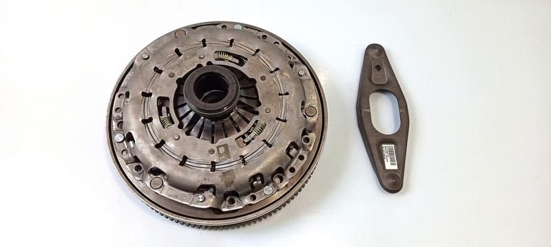 21217567830 Volante de inercia bimasa BMW 1 Series E87, 1 Series E87 LCI, 3 Series E90, 3 Series E90 LCI, 3 Series E91, 3 Series E91 LCI, 3 Series E92, 3 Series E92 LCI, 3 Series E93, 3 Series E93 LCI, 5 Series E60, 5 Series E60 LCI, 5 Series E61, 5 Series E61 LCI