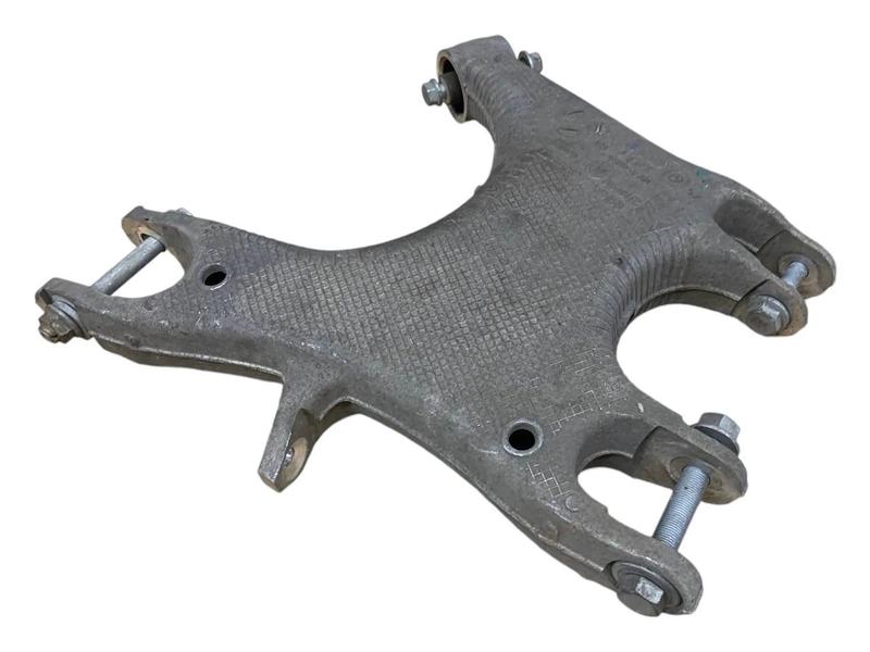 33322284133 Brazo superior suspensión trasera BMW 5 Series F10, 5 Series F10 LCI, 6 Series F06 Gran Coupé LCI, 6 Series F12, 6 Series F12 LCI, 6 Series F13, 6 Series F13 LCI