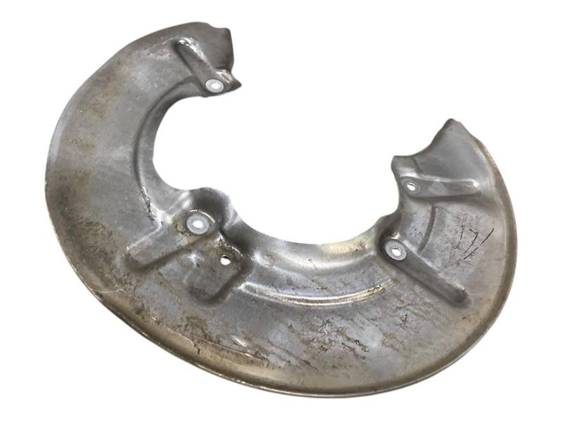 34206899153 Placa protección disco trasero BMW 5 Series G30, 5 Series G30 LCI, 5 Series G31 Touring LCI, 5 Series G60 Saloon, 5 Series G61 Touring, 5 Series G68 Saloon, 6 Series G32 GT LCI, 7 Series G11, 7 Series G11 LCI, 7 Series G12, 7 Series G12 LCI, 7 Series G70, 8 Series G14 Convertible, 8 Series G15 Coupé, 8 Series G16 Gran Coupé, iX I20, X3 G45, X3L G48, X5 G05 LCI, X5L G18 LCI, X6 G06 LCI, X7 G07 LCI