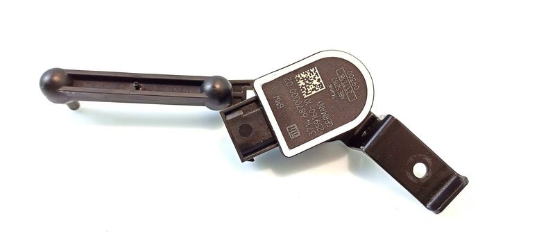 37146870000 Sensor corrector óptico faro BMW 1 Series F20, 1 Series F20 LCI, 1 Series F21, 1 Series F21 LCI, 1 Series F40, 2 Series F22, 2 Series F22 LCI, 2 Series F23, 2 Series F23 LCI, 2 Series F87 M2 LCI, 3 Series F30, 3 Series F30 LCI, 3 Series F31, 3 Series F31 LCI, 3 Series F34 GT LCI, 3 Series F35, 3 Series F35 LCI, 3 Series F80 M3 LCI, 3 Series G20 Saloon, 3 Series G20 Saloon LCI, 3 Series G21 Touring, 3 Series G21 Touring LCI, 3 Series G28 Saloon, 3 Series G28 Saloon LCI, 4 Series F32, 4 Series F32 LCI, 4 Series F33, 4 Series F33 LCI, 4 Series F36 Gran Coupé LCI, 4 Series F82 M4 LCI, 4 Series F83 M4 LCI, 5 Series F07 GT LCI, 5 Series F10, 5 Series F10 LCI, 5 Series F11, 5 Series F11 LCI, 5 Series F18, 5 Series F18 LCI, 5 Series F90 M5, 5 Series F90 M5 LCI, 5 Series G30, 5 Series G30 LCI, 5 Series G31 Touring, 5 Series G31 Touring LCI, 5 Series G38, 5 Series G38 LCI, 6 Series F06 Gran Coupé LCI, 6 Series F12, 6 Series F12 LCI, 6 Series F13, 6 Series F13 LCI, 6 Series G32 GT, 6 Series G32 GT LCI, 7 Series F01, 7 Series F01 LCI, 7 Series F02, 7 Series F02 LCI, 7 Series F04 Hybrid, 7 Series G11, 7 Series G11 LCI, 7 Series G12, 7 Series G12 LCI, 8 Series F91 M8 Convertible, 8 Series F92 M8 Coupé, 8 Series G14 Convertible, 8 Series G15 Coupé, 8 Series G16 Gran Coupé, i3 I01 LCI, i8 I12 LCI, i8 I15, MINI F55, MINI F56, X2 F39, X3 F25, X4 F26, Z4 G29