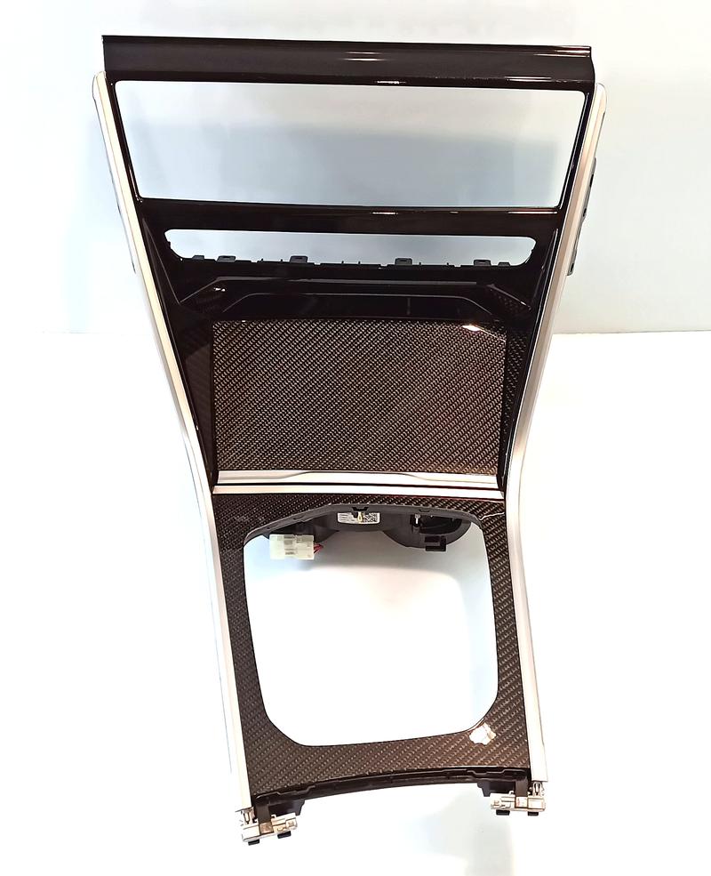 51168096321 Embellecedor consola central BMW 8 Series F91 M8 Convertible, 8 Series F92 M8 Coupé, 8 Series F93 M8 Gran Coupé, 8 Series G14 Convertible, 8 Series G15 Coupé, 8 Series G16 Gran Coupé