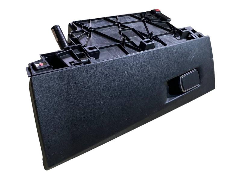 BMW Glove box set 9349289 2 F46