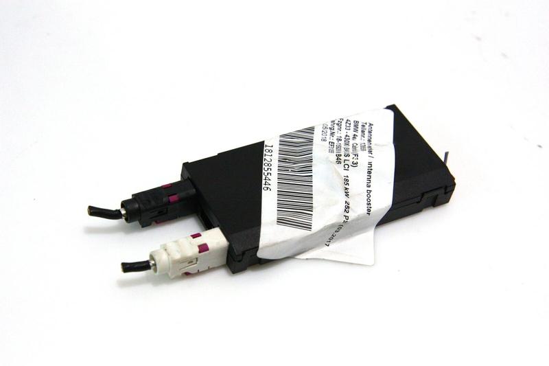 65209273667 Amplificador antena BMW 4 Series F33, 4 Series F33 LCI, 4 Series F83 M4