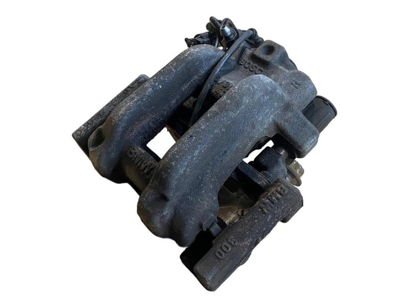 6850857 Pinza freno trasera 1 Series F20, 1 Series F20 LCI, 1 Series F21, 1 Series F21 LCI, 2 Series F22, 2 Series F22 LCI, 2 Series F23, 2 Series F23 LCI, 3 Series F30, 3 Series F30 LCI, 3 Series F31, 3 Series F31 LCI, 3 Series F34 GT LCI, 4 Series F32, 4 Series F32 LCI, 4 Series F33, 4 Series F33 LCI, 4 Series F36 Gran Coupé LCI