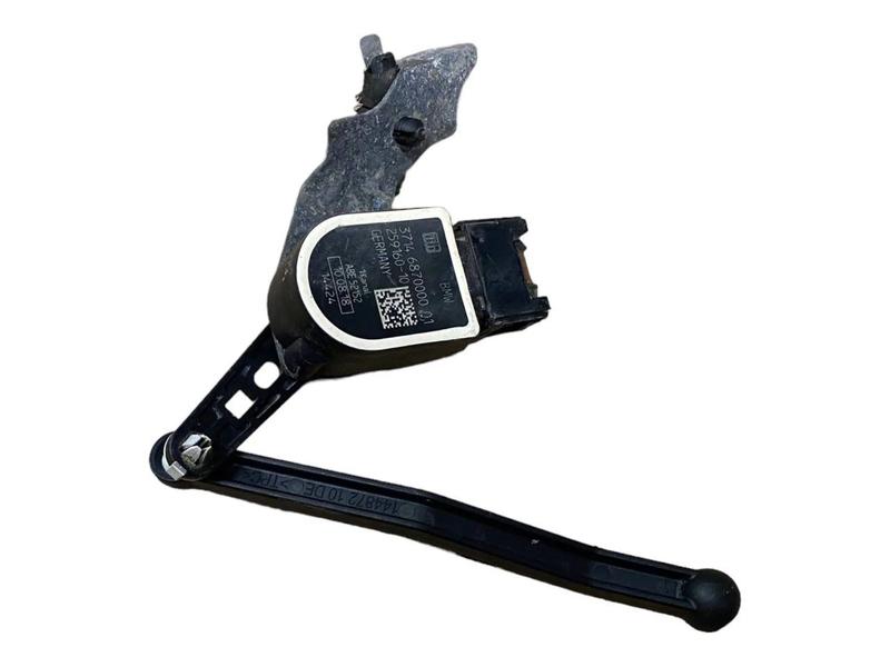 6870000 Sensor corrector óptico faro 1 Series F20, 1 Series F20 LCI, 1 Series F21, 1 Series F21 LCI, 1 Series F40, 2 Series F22, 2 Series F22 LCI, 2 Series F23, 2 Series F23 LCI, 2 Series F87 M2 LCI, 3 Series F30, 3 Series F30 LCI, 3 Series F31, 3 Series F31 LCI, 3 Series F34 GT LCI, 3 Series F35, 3 Series F35 LCI, 3 Series F80 M3 LCI, 3 Series G20 Saloon, 3 Series G20 Saloon LCI, 3 Series G21 Touring, 3 Series G21 Touring LCI, 3 Series G28 Saloon, 3 Series G28 Saloon LCI, 4 Series F32, 4 Series F32 LCI, 4 Series F33, 4 Series F33 LCI, 4 Series F36 Gran Coupé LCI, 4 Series F82 M4 LCI, 4 Series F83 M4 LCI, 5 Series F07 GT LCI, 5 Series F10, 5 Series F10 LCI, 5 Series F11, 5 Series F11 LCI, 5 Series F18, 5 Series F18 LCI, 5 Series F90 M5, 5 Series F90 M5 LCI, 5 Series G30, 5 Series G30 LCI, 5 Series G31 Touring, 5 Series G31 Touring LCI, 5 Series G38, 5 Series G38 LCI, 6 Series F06 Gran Coupé LCI, 6 Series F12, 6 Series F12 LCI, 6 Series F13, 6 Series F13 LCI, 6 Series G32 GT, 6 Series G32 GT LCI, 7 Series F01, 7 Series F01 LCI, 7 Series F02, 7 Series F02 LCI, 7 Series F04 Hybrid, 7 Series G11, 7 Series G11 LCI, 7 Series G12, 7 Series G12 LCI, 8 Series F91 M8 Convertible, 8 Series F92 M8 Coupé, 8 Series G14 Convertible, 8 Series G15 Coupé, 8 Series G16 Gran Coupé, i3 I01 LCI, i8 I12 LCI, i8 I15, MINI F55, MINI F56, X2 F39, X3 F25, X4 F26, Z4 G29