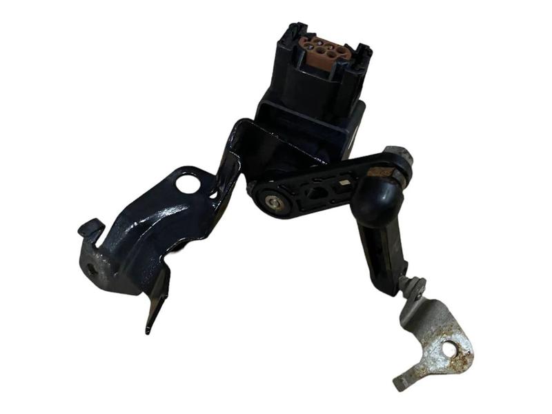 6870000 Sensor corrector óptico faro 1 Series F20, 1 Series F20 LCI, 1 Series F21, 1 Series F21 LCI, 1 Series F40, 2 Series F22, 2 Series F22 LCI, 2 Series F23, 2 Series F23 LCI, 2 Series F87 M2 LCI, 3 Series F30, 3 Series F30 LCI, 3 Series F31, 3 Series F31 LCI, 3 Series F34 GT LCI, 3 Series F35, 3 Series F35 LCI, 3 Series F80 M3 LCI, 3 Series G20 Saloon, 3 Series G20 Saloon LCI, 3 Series G21 Touring, 3 Series G21 Touring LCI, 3 Series G28 Saloon, 3 Series G28 Saloon LCI, 4 Series F32, 4 Series F32 LCI, 4 Series F33, 4 Series F33 LCI, 4 Series F36 Gran Coupé LCI, 4 Series F82 M4 LCI, 4 Series F83 M4 LCI, 5 Series F07 GT LCI, 5 Series F10, 5 Series F10 LCI, 5 Series F11, 5 Series F11 LCI, 5 Series F18, 5 Series F18 LCI, 5 Series F90 M5, 5 Series F90 M5 LCI, 5 Series G30, 5 Series G30 LCI, 5 Series G31 Touring, 5 Series G31 Touring LCI, 5 Series G38, 5 Series G38 LCI, 6 Series F06 Gran Coupé LCI, 6 Series F12, 6 Series F12 LCI, 6 Series F13, 6 Series F13 LCI, 6 Series G32 GT, 6 Series G32 GT LCI, 7 Series F01, 7 Series F01 LCI, 7 Series F02, 7 Series F02 LCI, 7 Series F04 Hybrid, 7 Series G11, 7 Series G11 LCI, 7 Series G12, 7 Series G12 LCI, 8 Series F91 M8 Convertible, 8 Series F92 M8 Coupé, 8 Series G14 Convertible, 8 Series G15 Coupé, 8 Series G16 Gran Coupé, i3 I01 LCI, i8 I12 LCI, i8 I15, MINI F55, MINI F56, X2 F39, X3 F25, X4 F26, Z4 G29