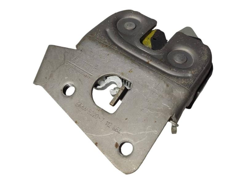 7112864 Cierre respaldo asiento 1 Series E82, 1 Series F52 Saloon, 2 Series F22, 2 Series F22 LCI, 2 Series F87 M2 LCI, 3 Series E90, 3 Series E90 LCI, 3 Series E92, 3 Series E92 LCI, 3 Series F30, 3 Series F30 LCI, 3 Series F31, 3 Series F35, 3 Series F35 LCI, 3 Series F80 M3 LCI, 3 Series G20 Saloon, 3 Series G20 Saloon LCI, 4 Series F32, 4 Series F32 LCI, 4 Series F82 M4 LCI, 5 Series E60, 5 Series E60 LCI, 5 Series F07 GT LCI, 5 Series F10, 5 Series F10 LCI, 5 Series F90 M5, 5 Series F90 M5 LCI, 5 Series G30, 5 Series G30 LCI, 5 Series G38, 5 Series G38 LCI, 6 Series F06 Gran Coupé LCI