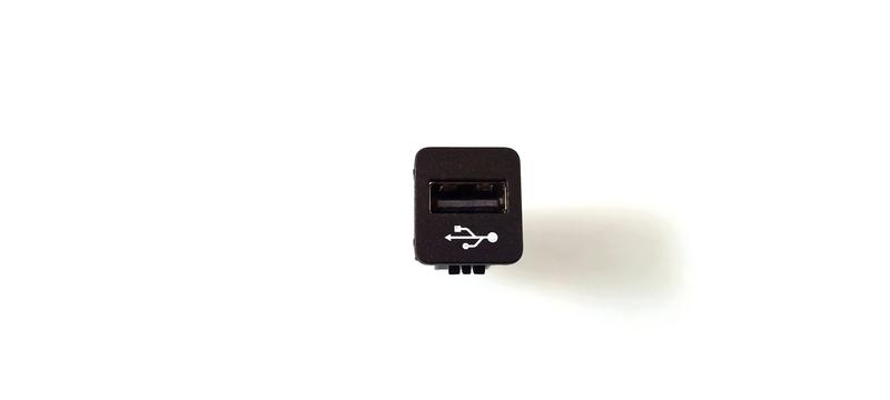 84109229294 Conector entrada AUX BMW 1 Series F20, 1 Series F20 LCI, 1 Series F21, 1 Series F21 LCI, 1 Series F40, 1 Series F52 Saloon, 2 Series F22, 2 Series F22 LCI, 2 Series F23, 2 Series F23 LCI, 2 Series F45 Active Tourer LCI, 2 Series F46 Gran Tourer LCI, 2 Series F87 M2 LCI, 3 Series F30, 3 Series F30 LCI, 3 Series F31, 3 Series F31 LCI, 3 Series F34 GT LCI, 3 Series F35, 3 Series F35 LCI, 3 Series F80 M3 LCI, 3 Series G20 Saloon, 3 Series G20 Saloon LCI, 3 Series G21 Touring, 3 Series G21 Touring LCI, 3 Series G28 Saloon, 3 Series G28 Saloon LCI, 4 Series F32, 4 Series F32 LCI, 4 Series F33, 4 Series F33 LCI, 4 Series F36 Gran Coupé LCI, 4 Series F82 M4 LCI, 4 Series F83 M4 LCI, 5 Series F90 M5, 5 Series F90 M5 LCI, 5 Series G30, 5 Series G30 LCI, 5 Series G31 Touring, 5 Series G31 Touring LCI, 6 Series G32 GT, 6 Series G32 GT LCI, 7 Series G11, 7 Series G11 LCI, 7 Series G12, 7 Series G12 LCI, i3 I01 LCI, MINI Clubman F54, MINI Countryman F60, X1 F48, X3 G01, X3 G08, X3 M F97, X4 G02, X4 M F98, X5 G05, X6 G06, X7 G07, Z4 G29