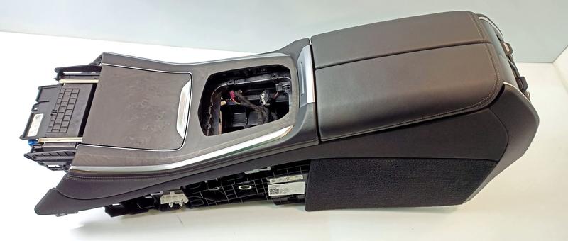 9108356 Consola central BMW X5 G05